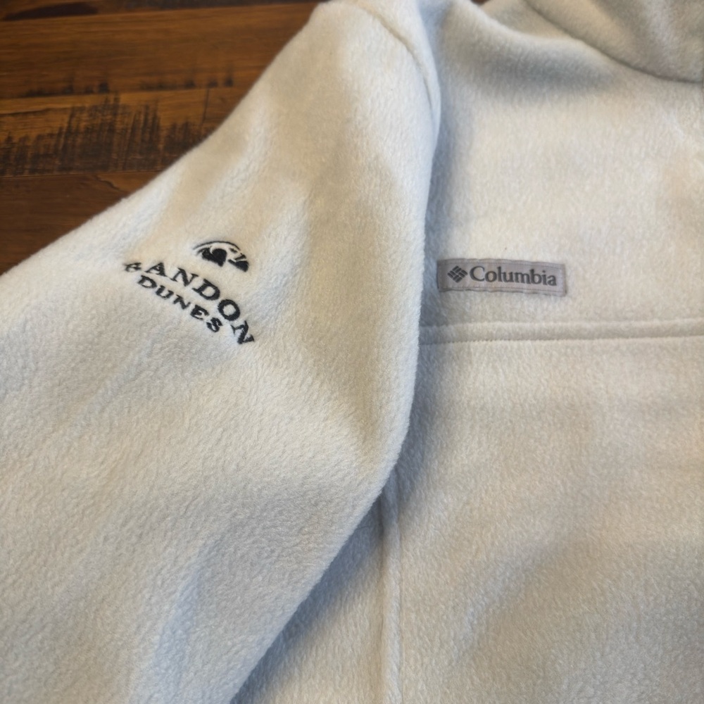 Woman’s Columbia Pullover - Picture 2 of 3